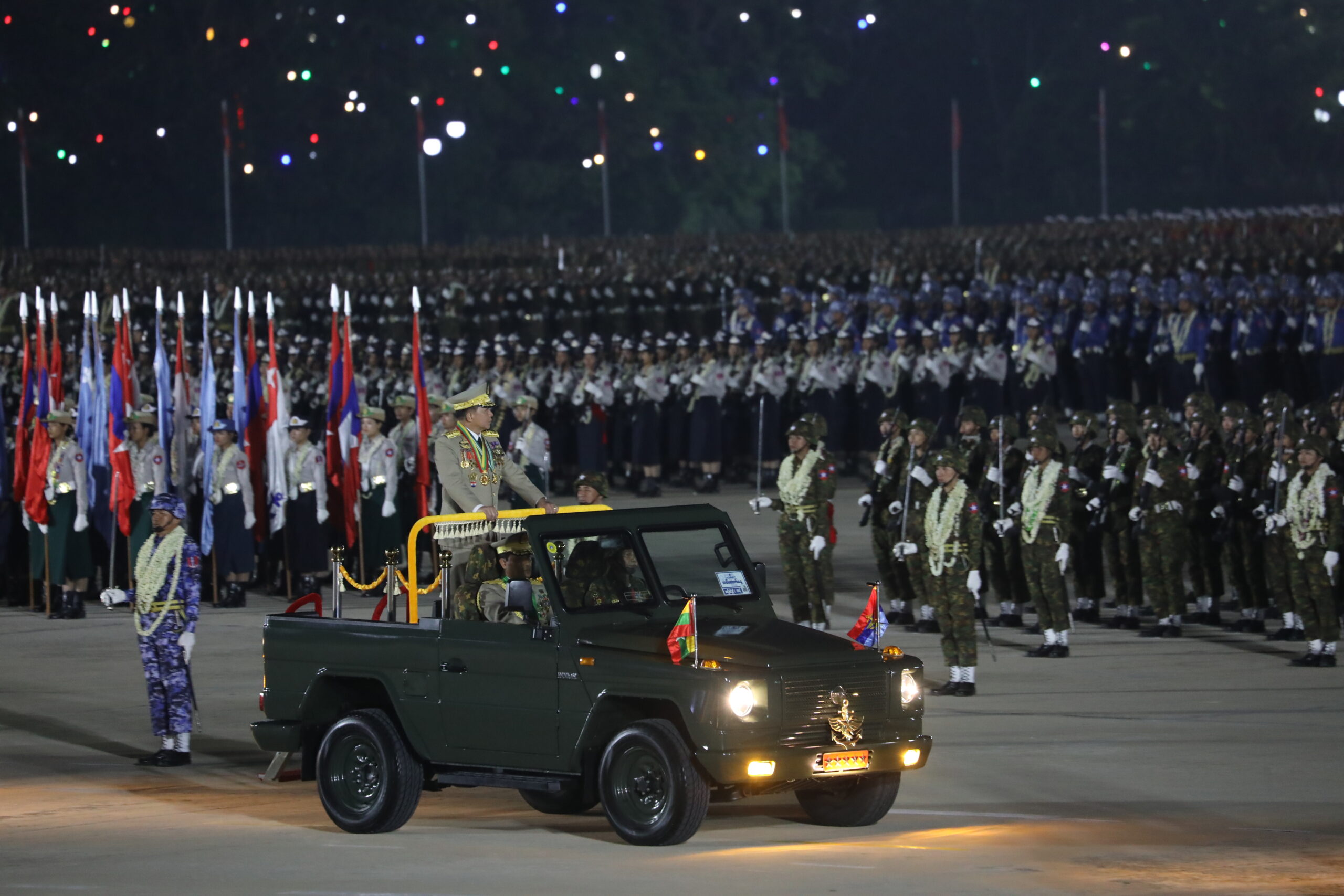 La dipendenza del Myanmar dal carburante importato mette alle strette l'esercito mentre i civili soffrono